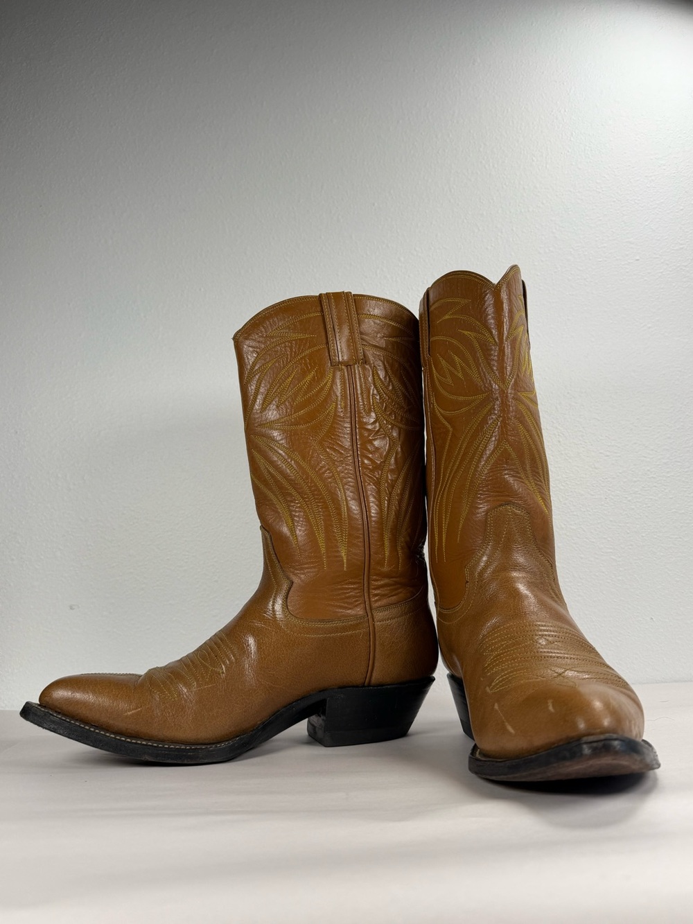 Vintage Men’s Hondo Cowboy Boots Size 8.5 EE Water Buffalo Benedictine #700